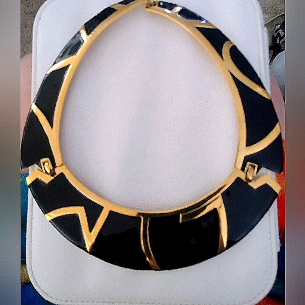 Fabulous! 80's bib style necklace - Don't miss!